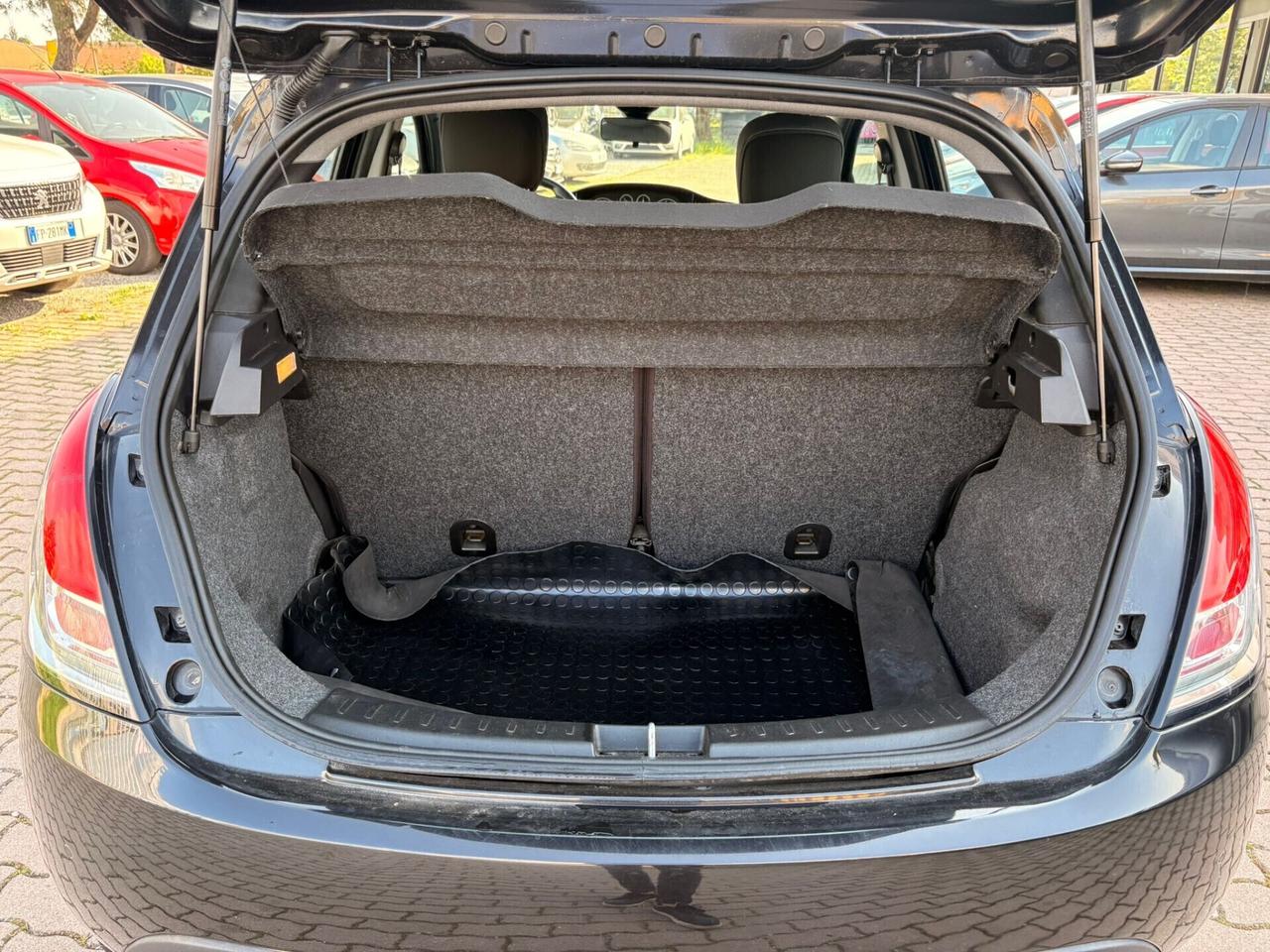 Lancia Ypsilon 1.2 69 CV 5 porte Elefantino