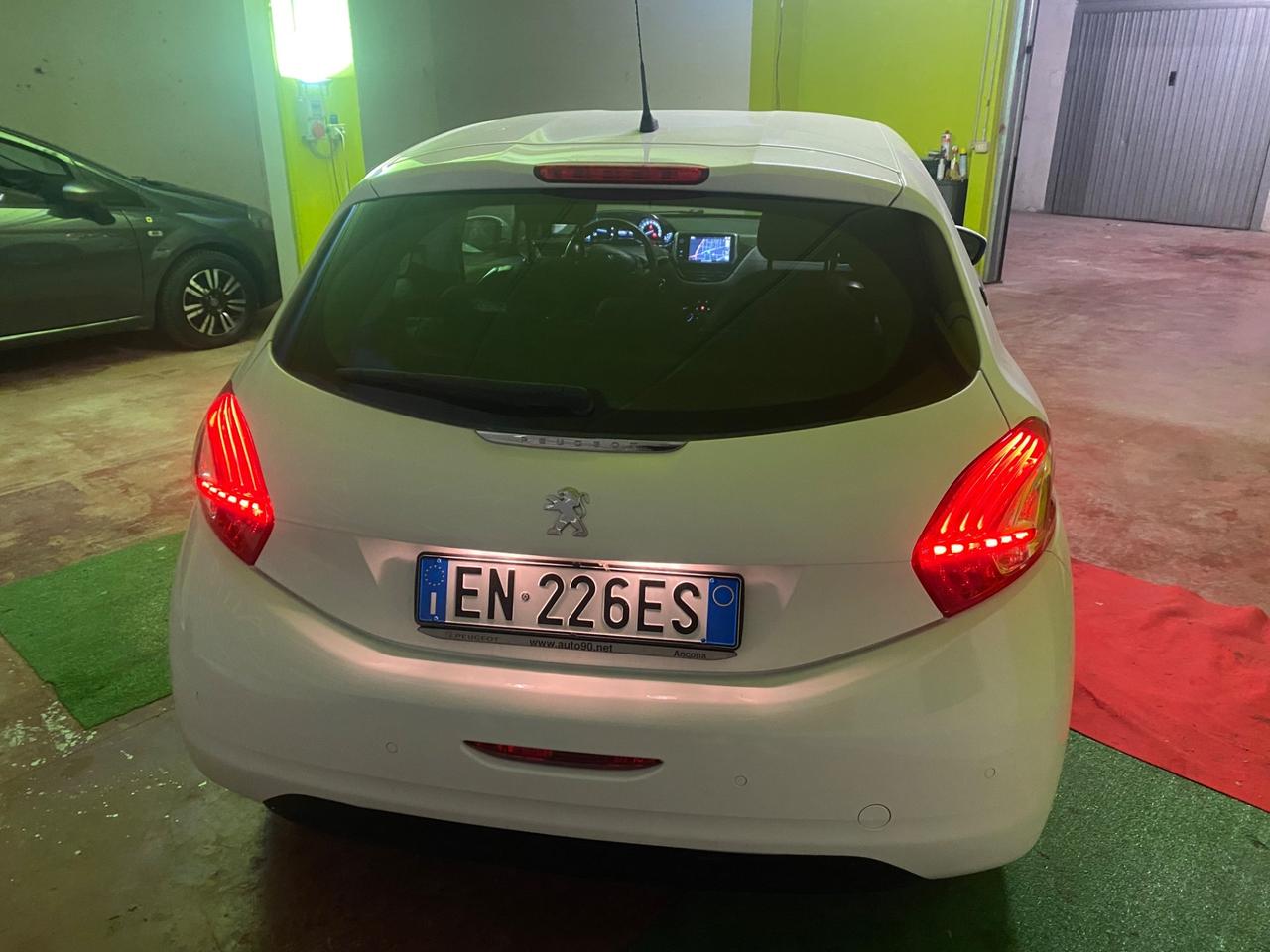 Peugeot 208 1.4 HDi 68 CV 3 porte Allure
