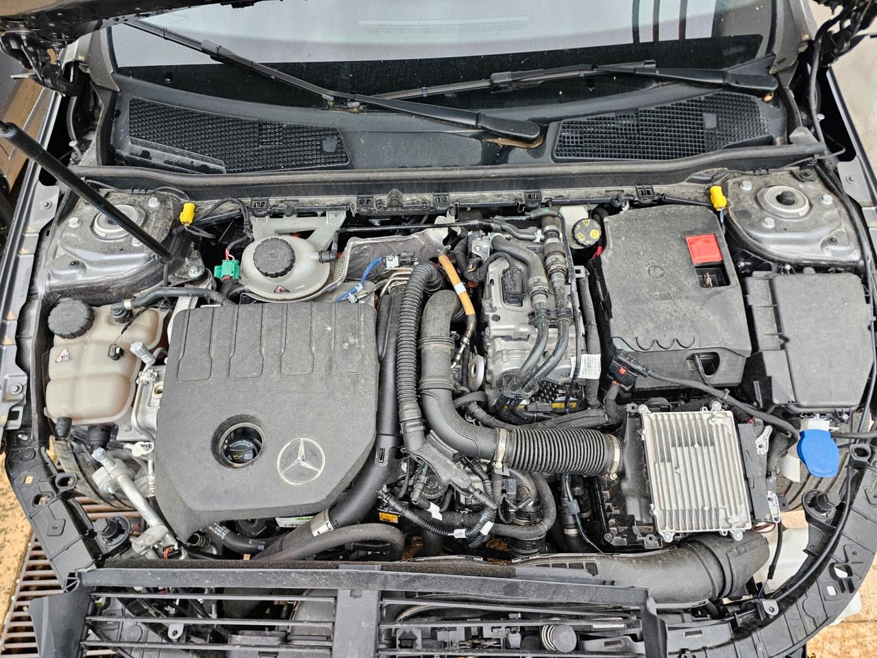 SINISTRATA Mercedes-benz A 250 e hybrid EQ AMG Line Premium