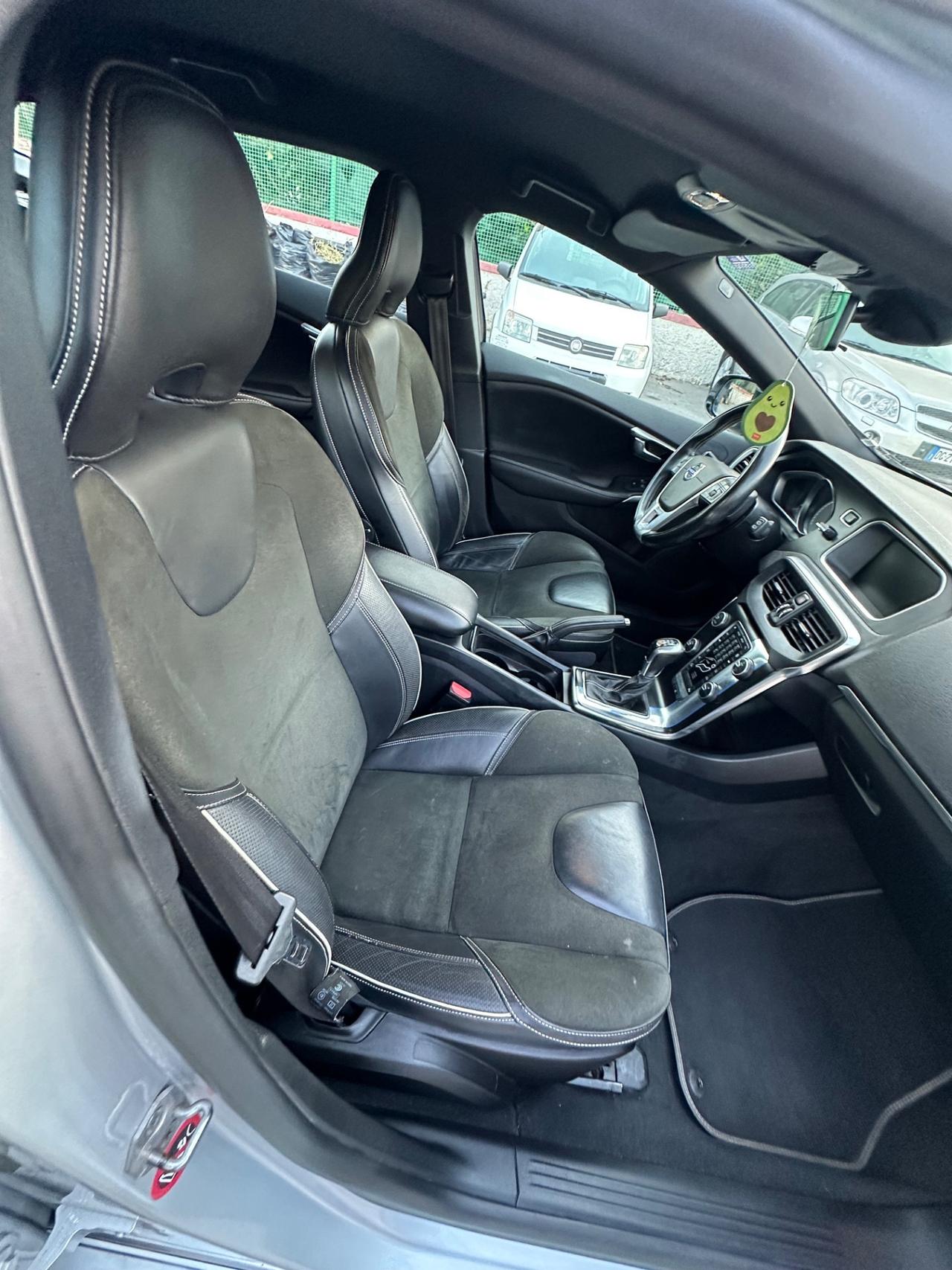 Volvo V40 D4 R-design Momentum