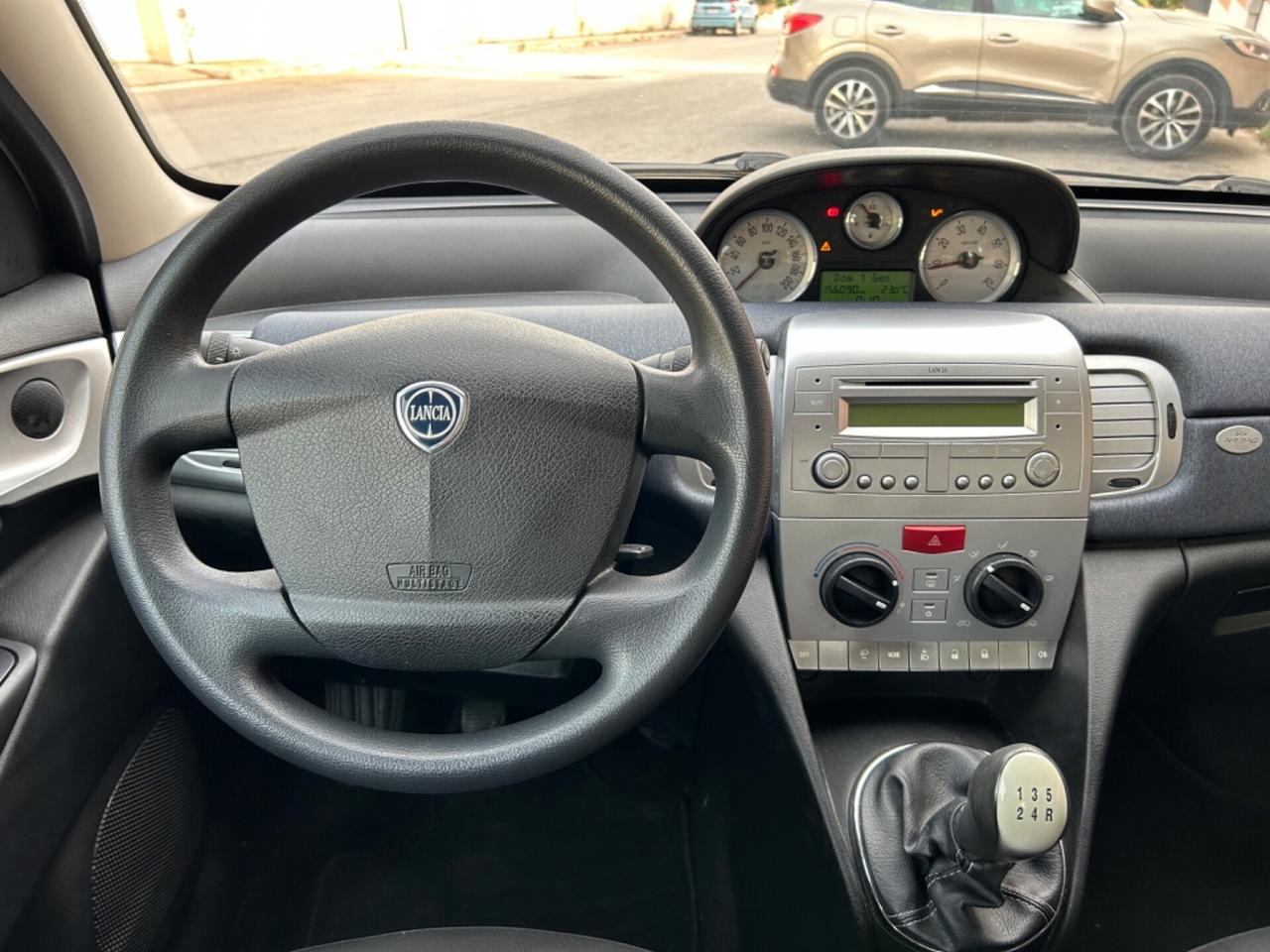 Lancia Ypsilon 1.3 MJT 75 CV Platino