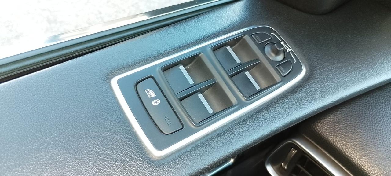 Jaguar F-Pace 2.0cc 180cv PORTFOLIO