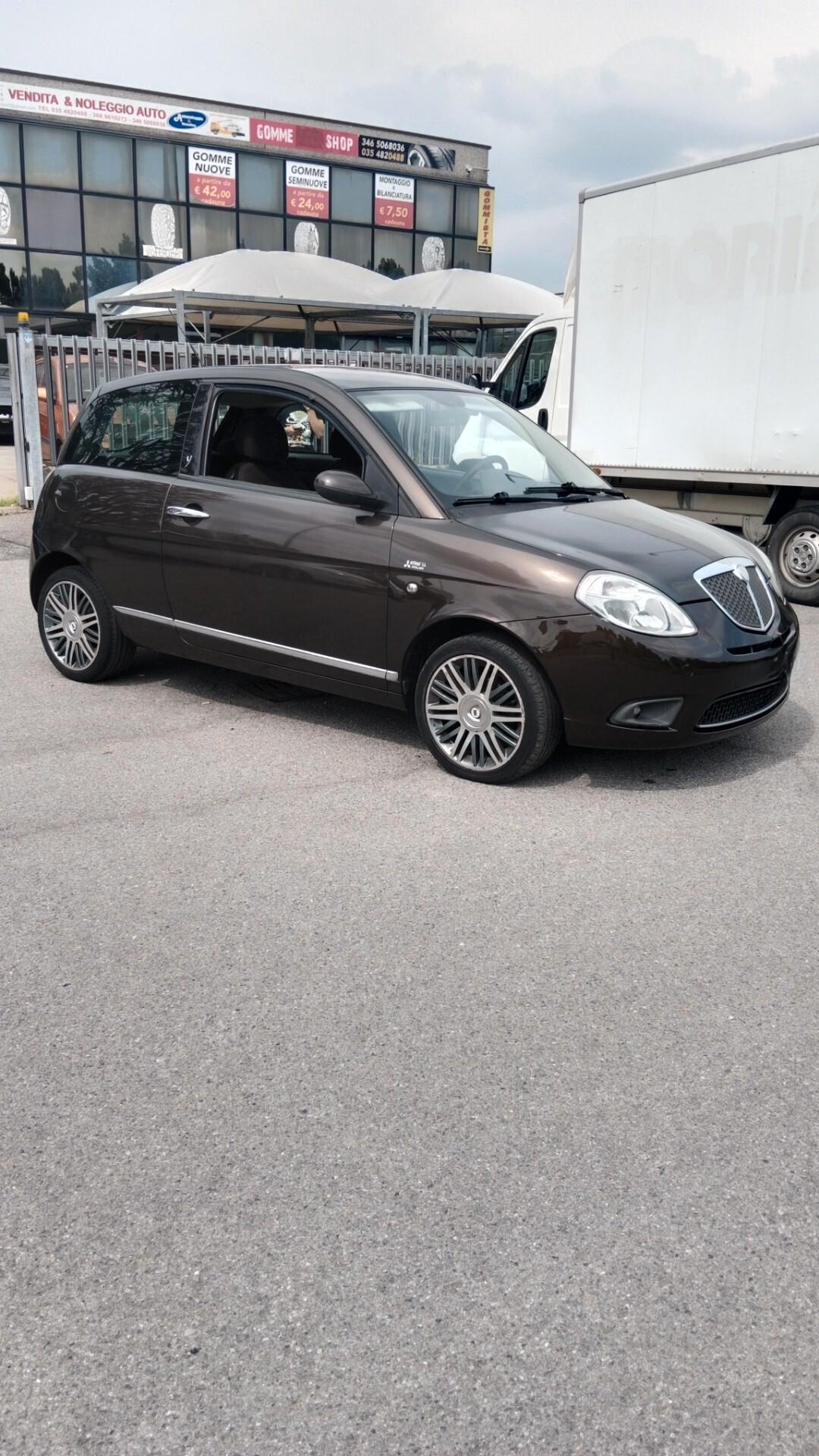 Lancia Ypsilon 1.4 Argento