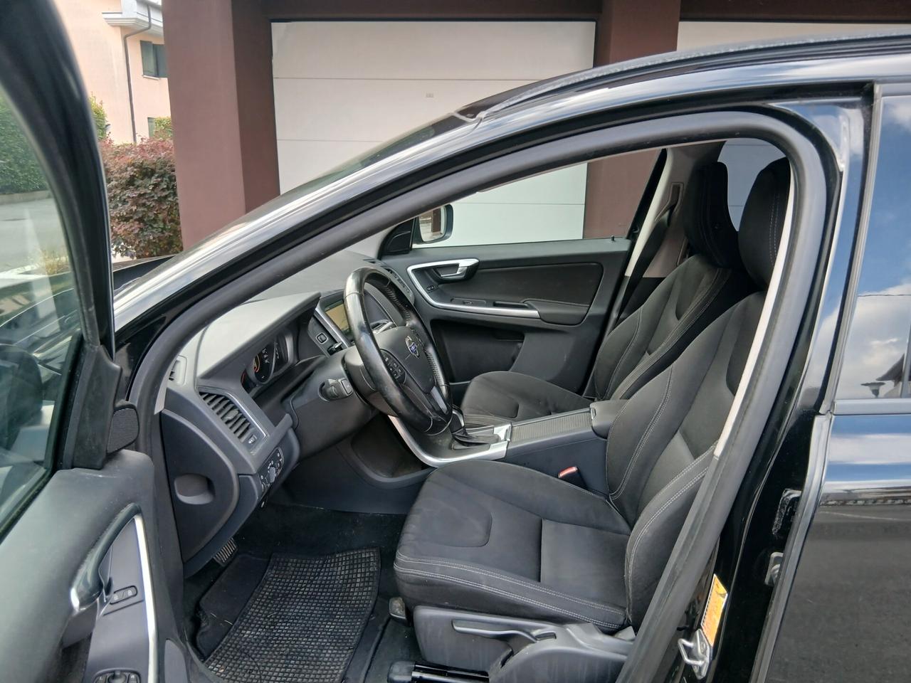 Volvo XC 60 XC60 D3 Geartronic Momentum tua a € 185 mese