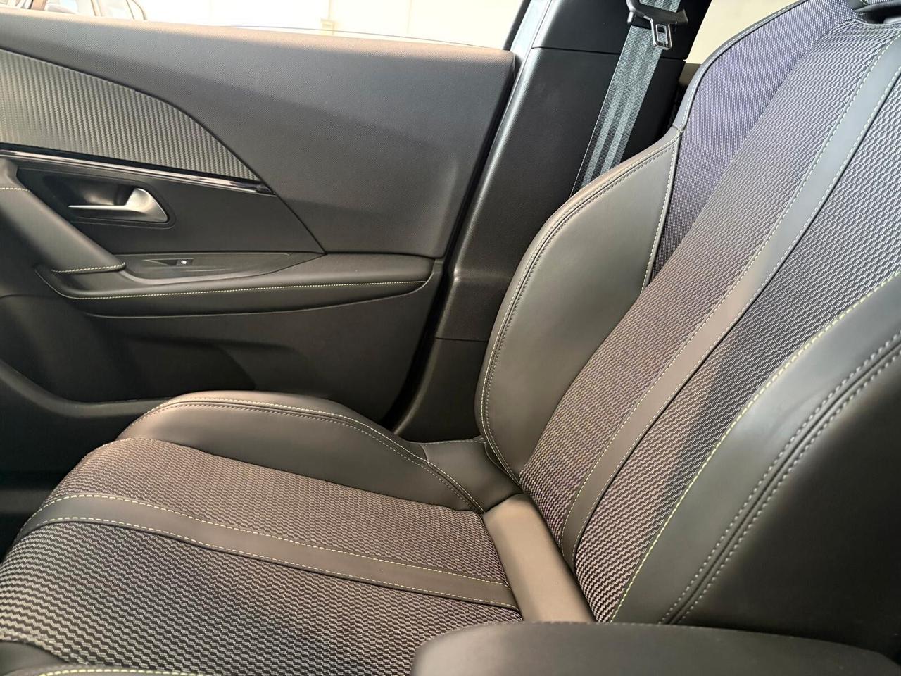 Peugeot 2008 GT Hybrid 145 e-DCS6 SPOTICAR