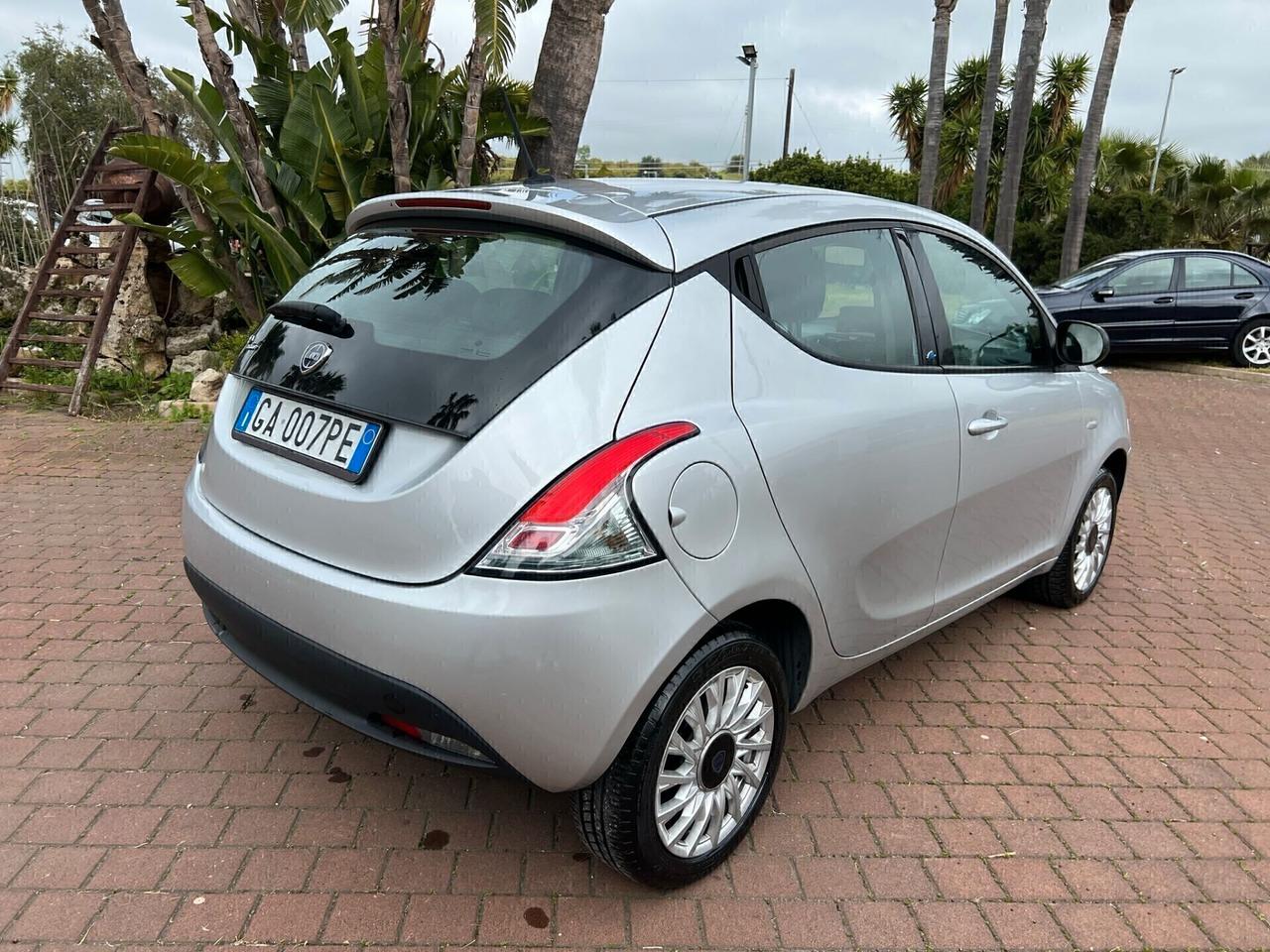 Lancia Ypsilon 1.2 69 CV 5 porte S&S Platinum