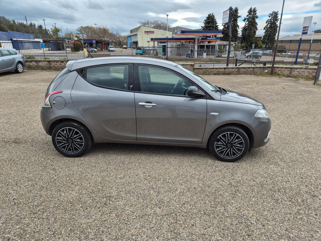 Lancia Ypsilon 1.2 69 CV 5 porte Gold