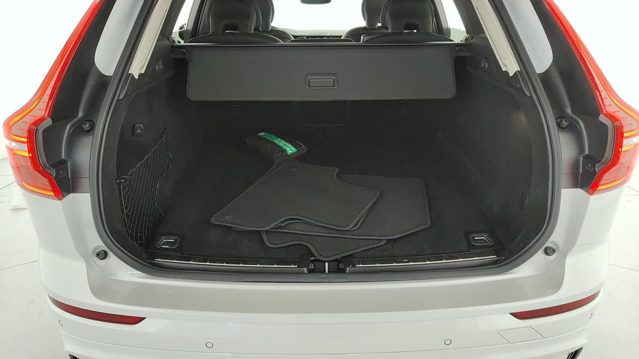 VOLVO XC60 2.0 b4 Plus Dark auto