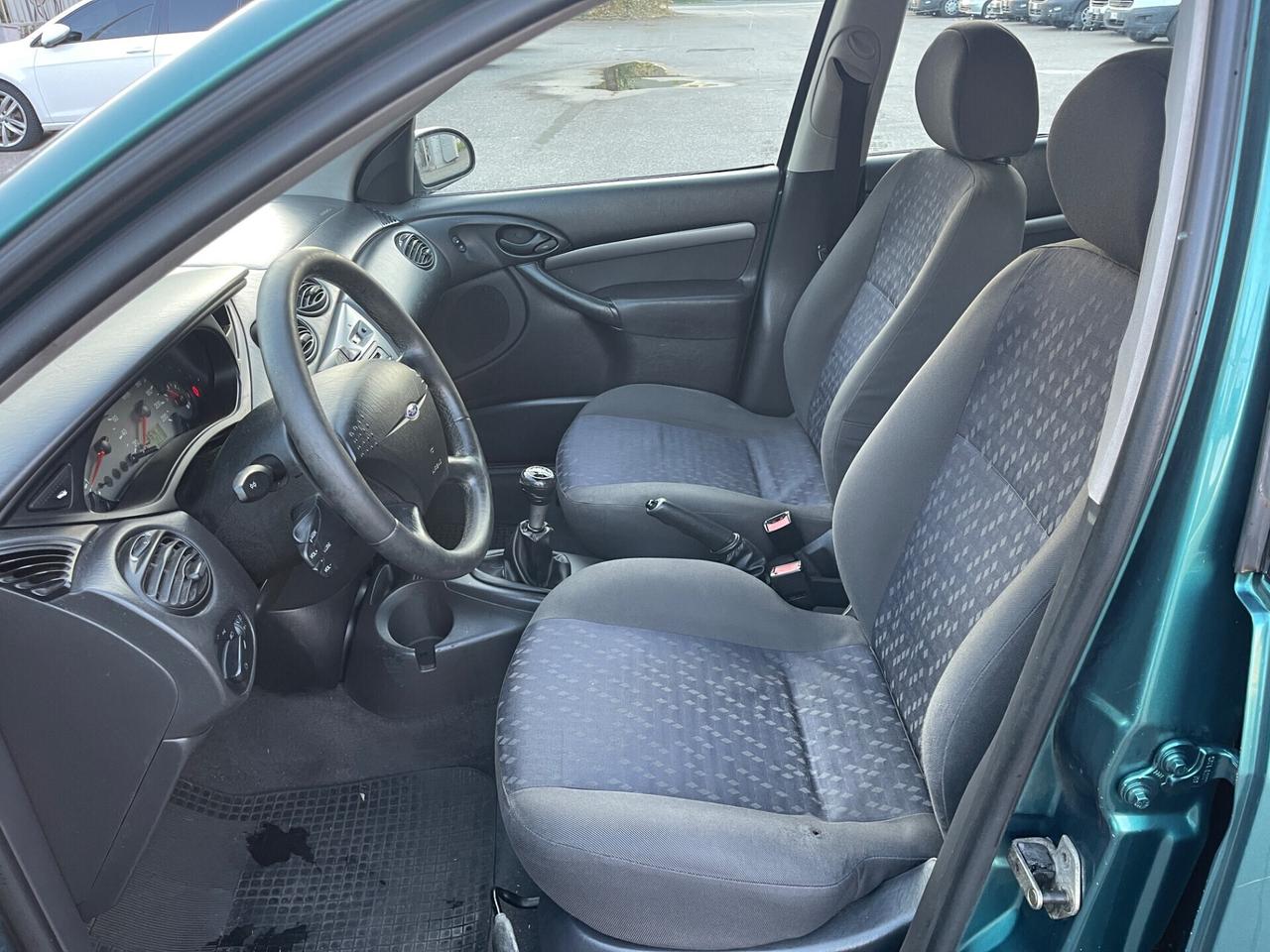 Ford Focus 1.6i benzina uni prop