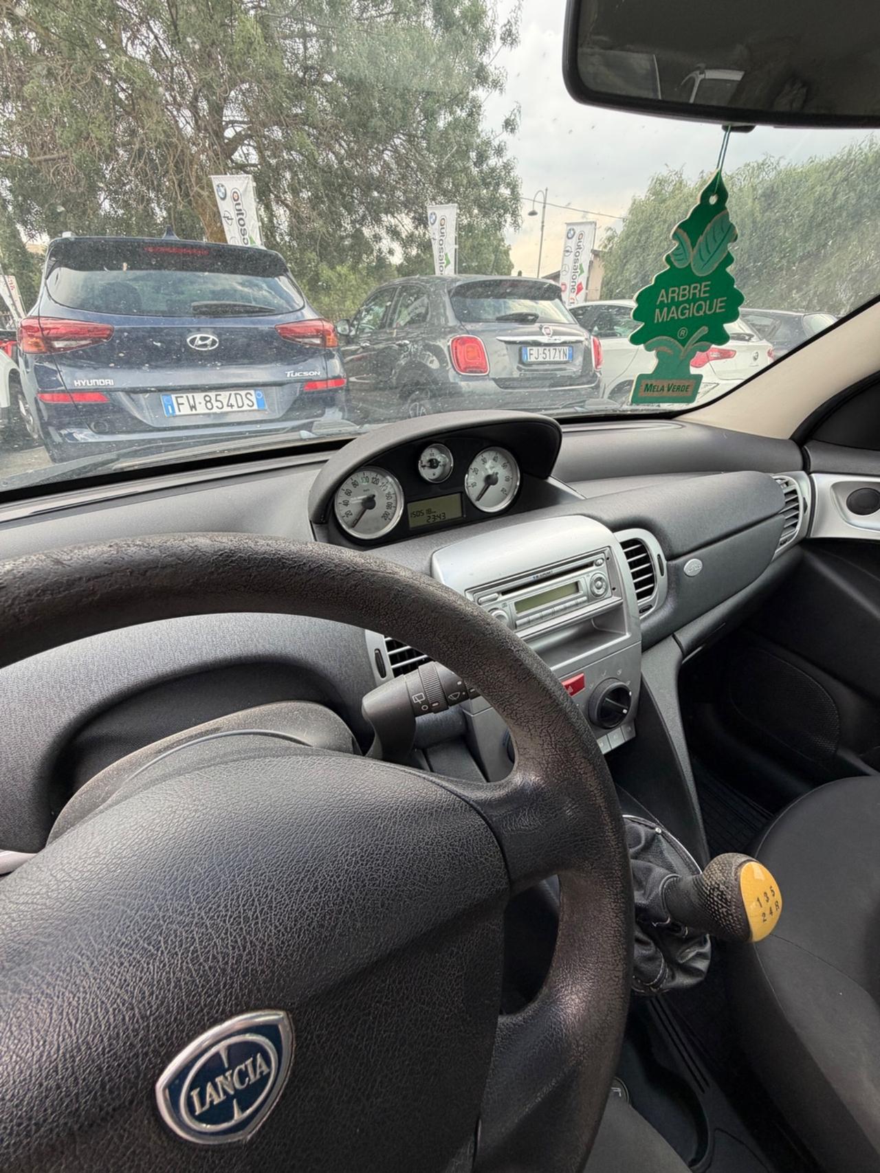 Lancia Ypsilon 1.3 MJT 75 CV Unyca