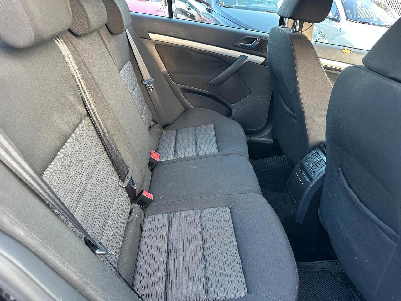 Skoda Octavia 1.6 TDI CR F.AP. Elegance-01/2012