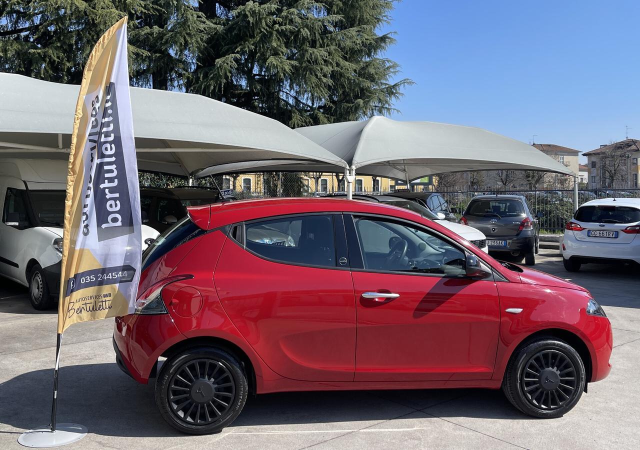 Lancia Ypsilon 1.0 hybrid Silver s