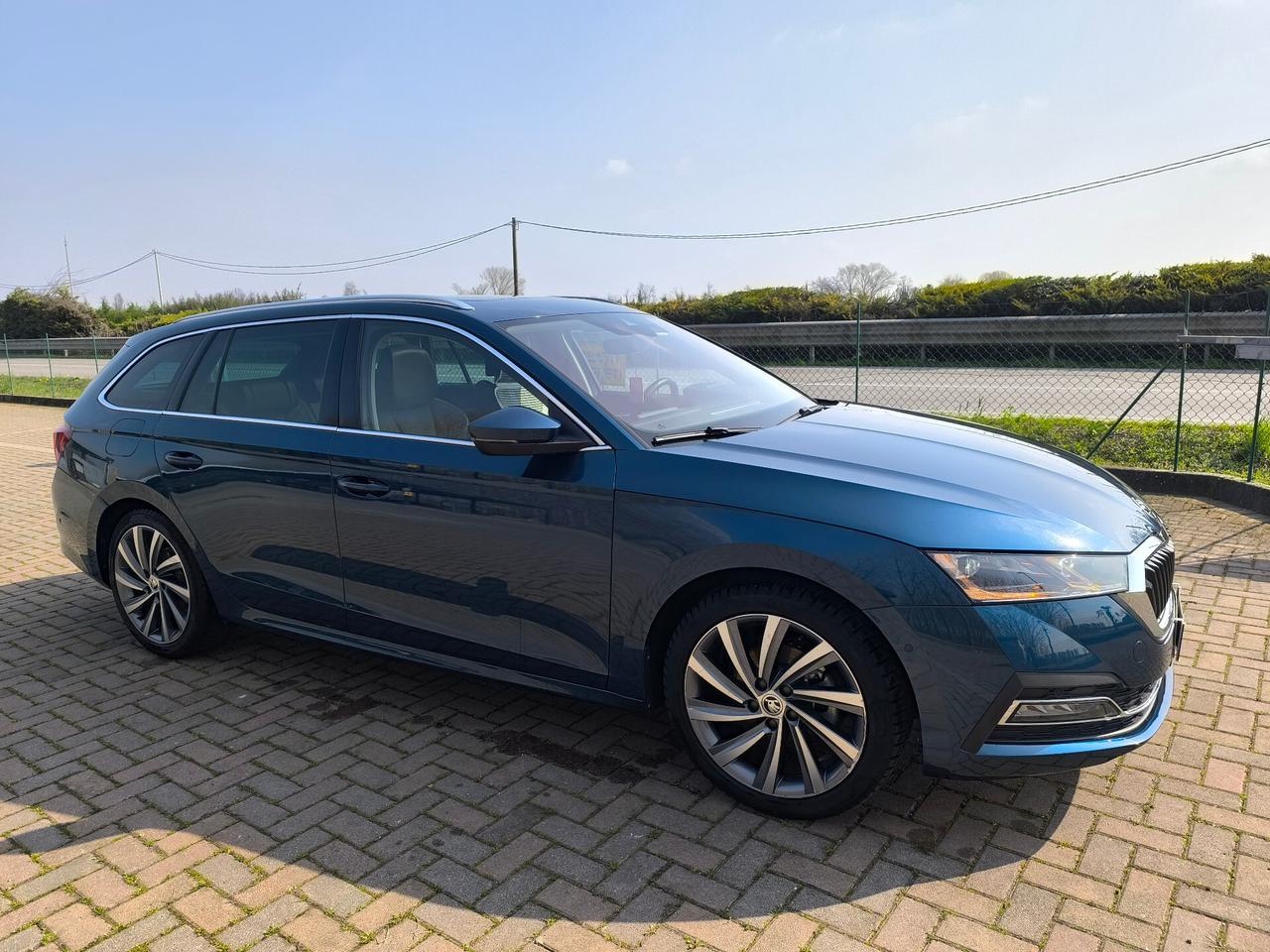 Skoda Octavia 1.5 e-TEC DSG Wagon Style