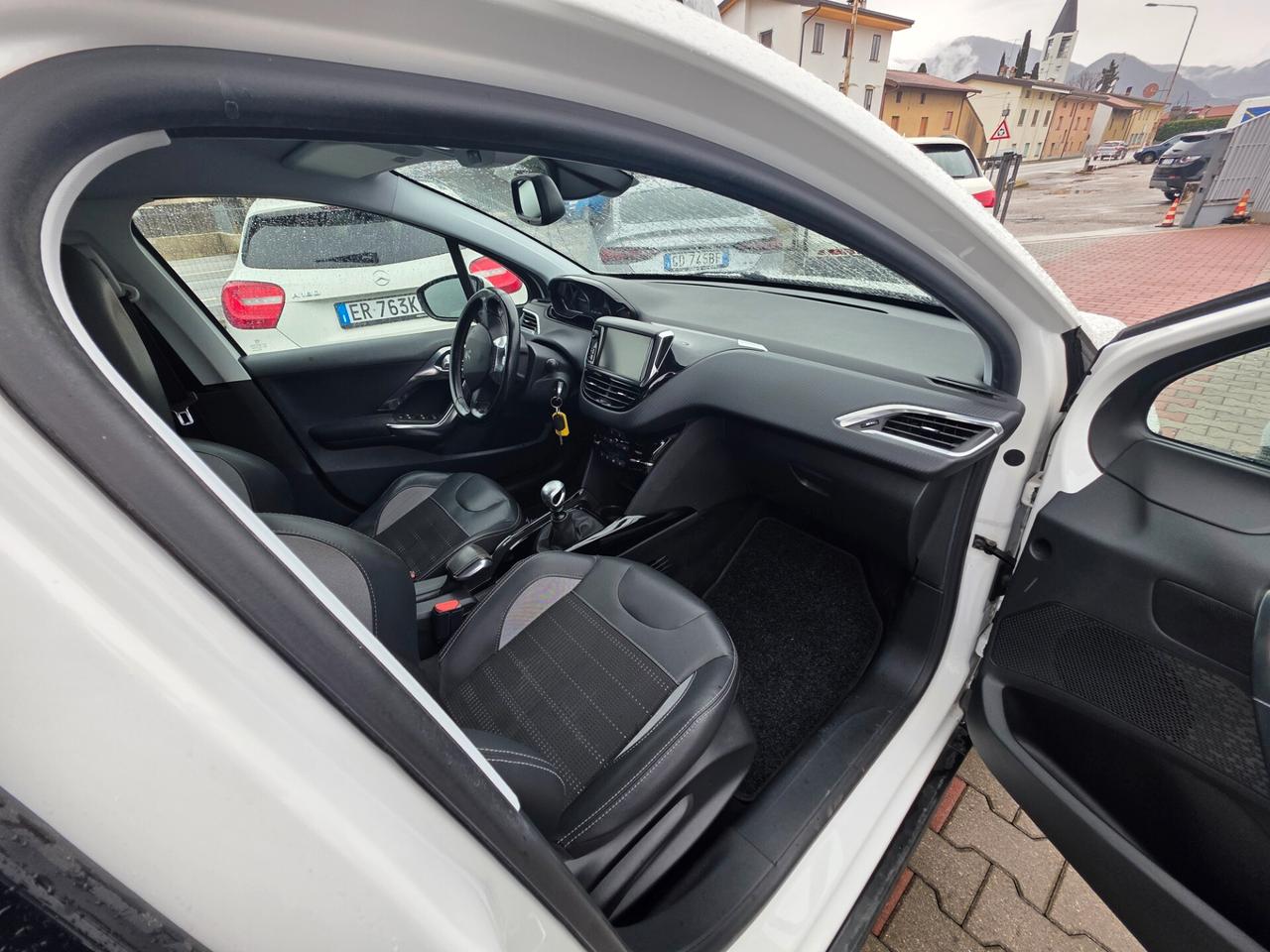 Peugeot 2008 1.6D 120cv uniproprietario perfetta e garantita