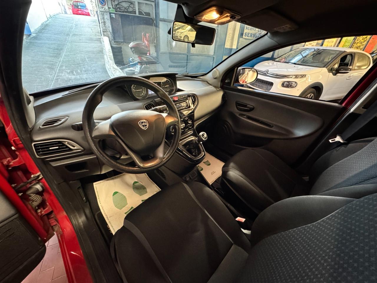 Lancia Ypsilon 1.2 69 CV 5 porte Silver