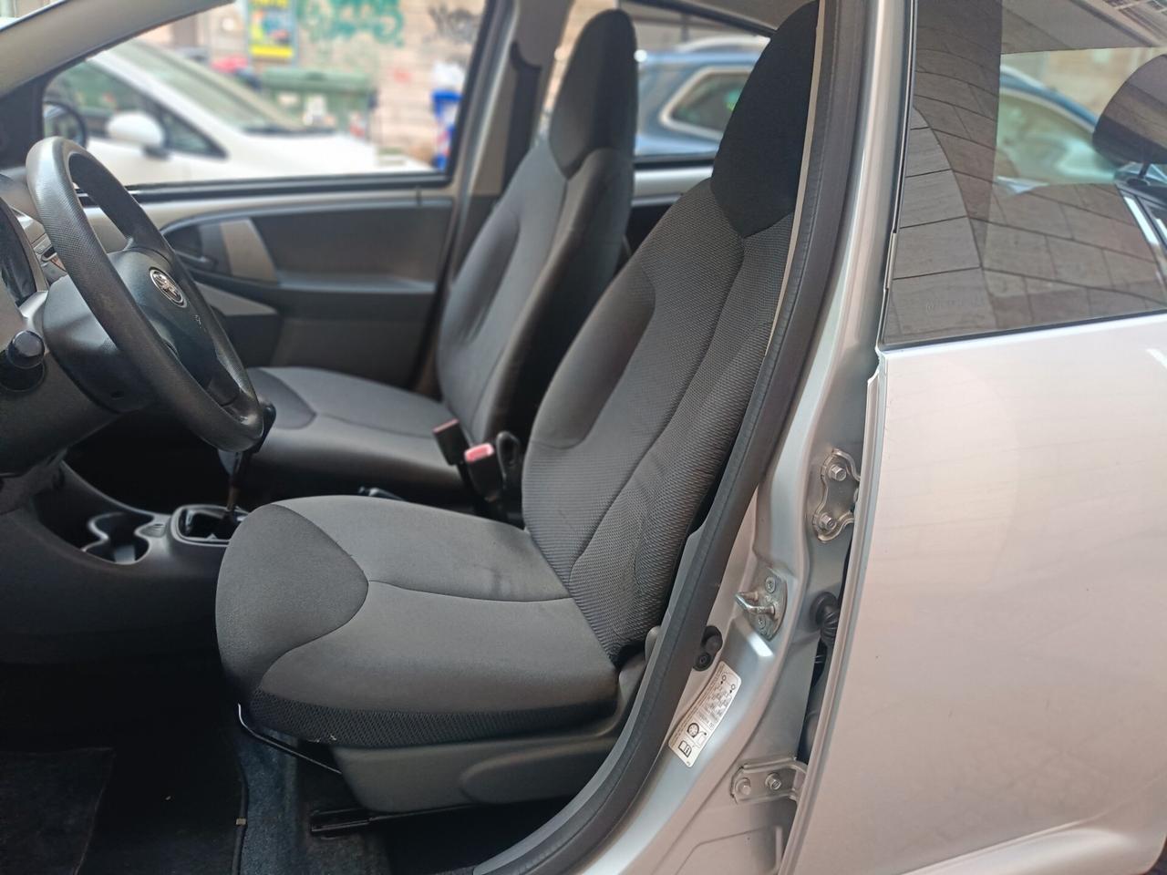 TOYOTA AYGO 1.0 5 PORTE-NEOPATENTATI-Euro 3990