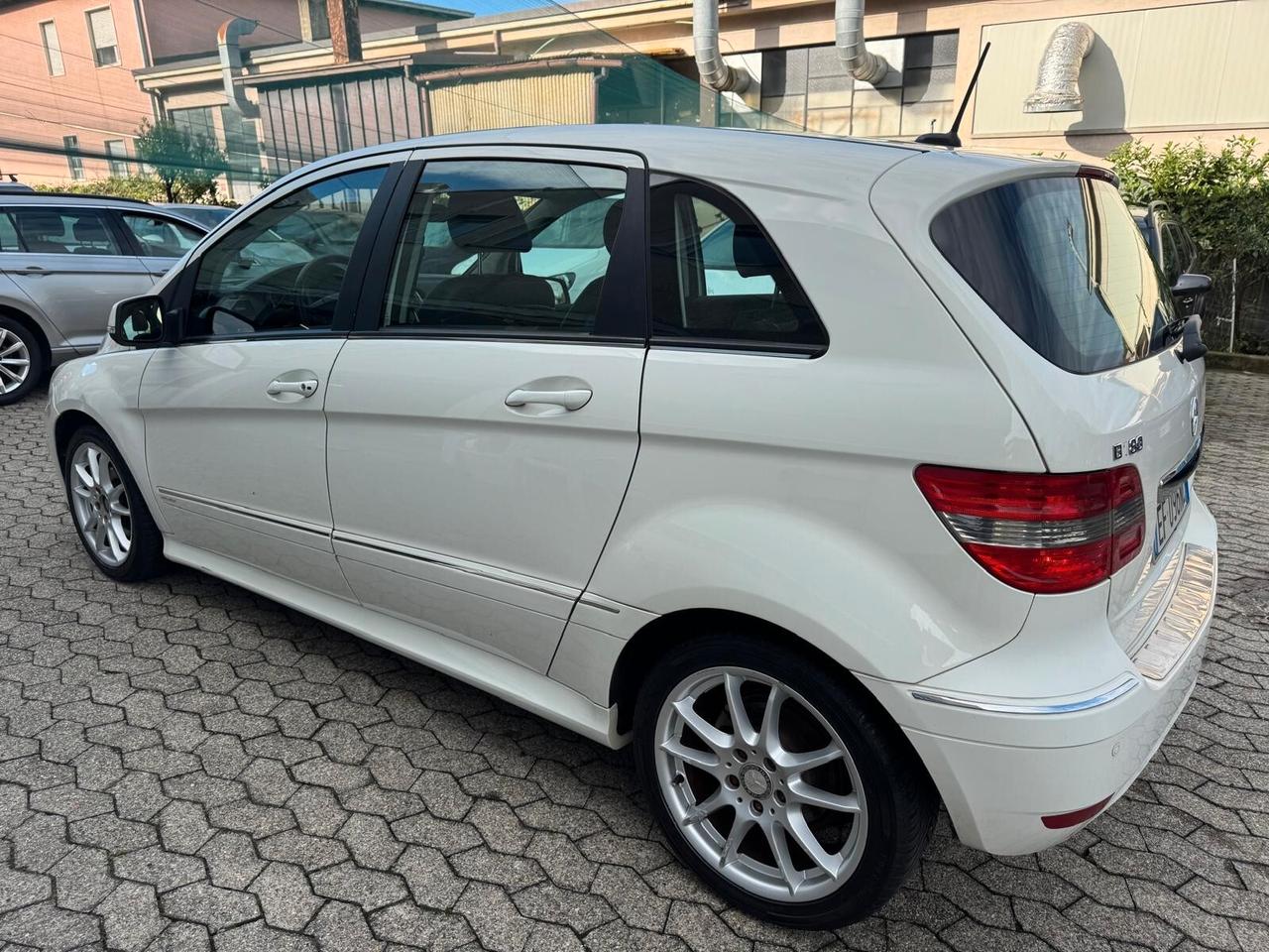 Mercedes-benz B 180 AUTOMATIC Premium