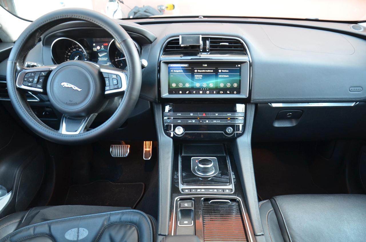 Jaguar F-Pace 2.0 D 180 CV AWD aut. Prestige