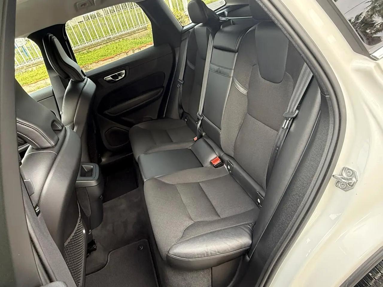 Volvo XC 60 XC60 B4 (d) R-design