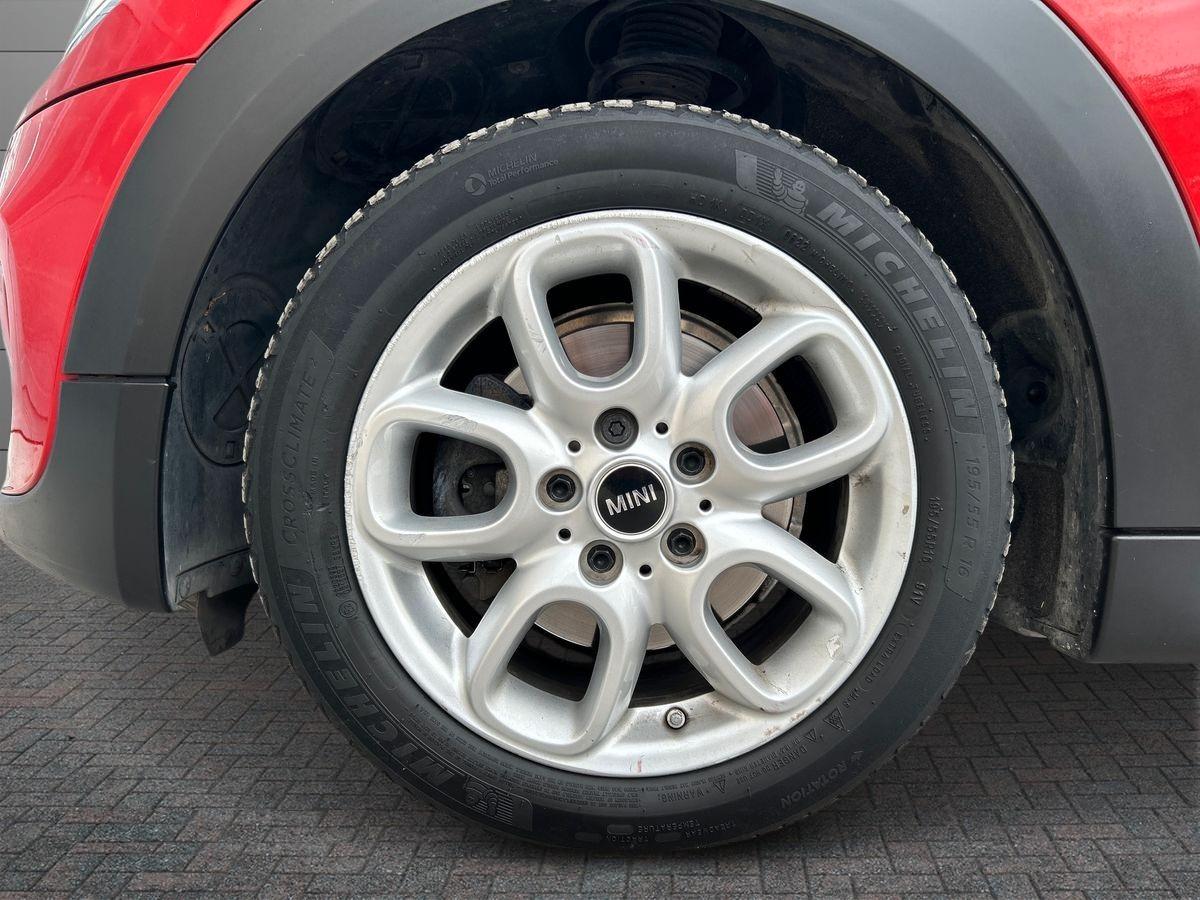 MINI Mini IV F55-F56 2014 - Mini 1.5 Cooper D Business 5p auto