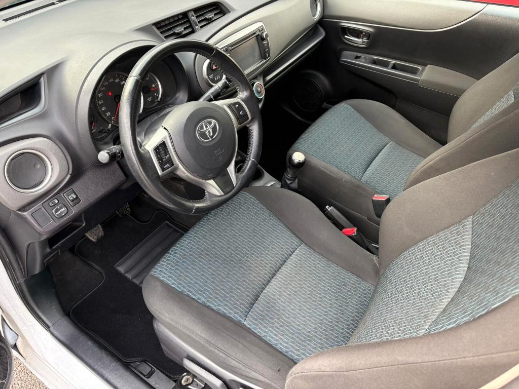 Toyota Yaris 5 Porte 1.0 BENZ 69 CV Lounge ADATTA NEOPATENTATI