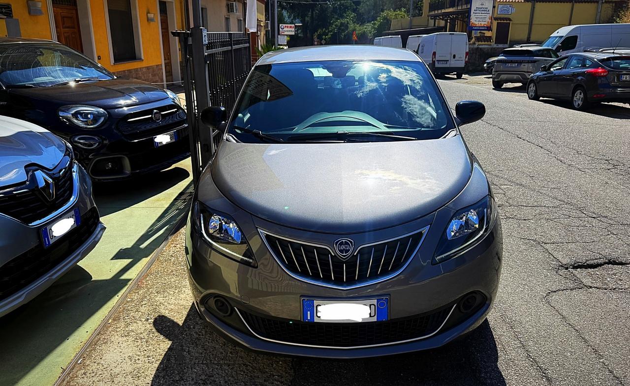Lancia Ypsilon 1.0 Hybrid Silver - 12/2022