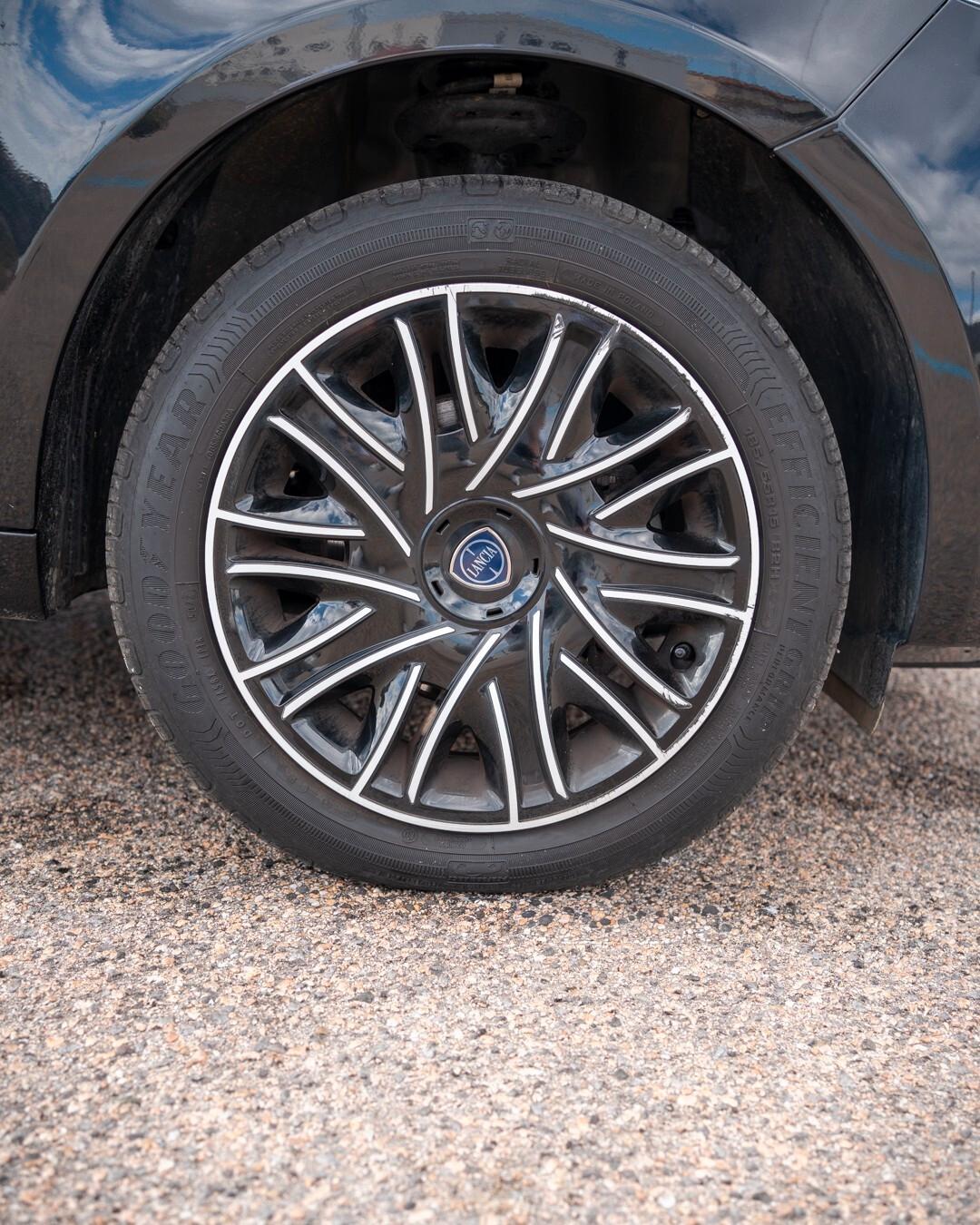 Lancia Ypsilon 1.0 FireFly 5 porte S&S Hybrid Gold