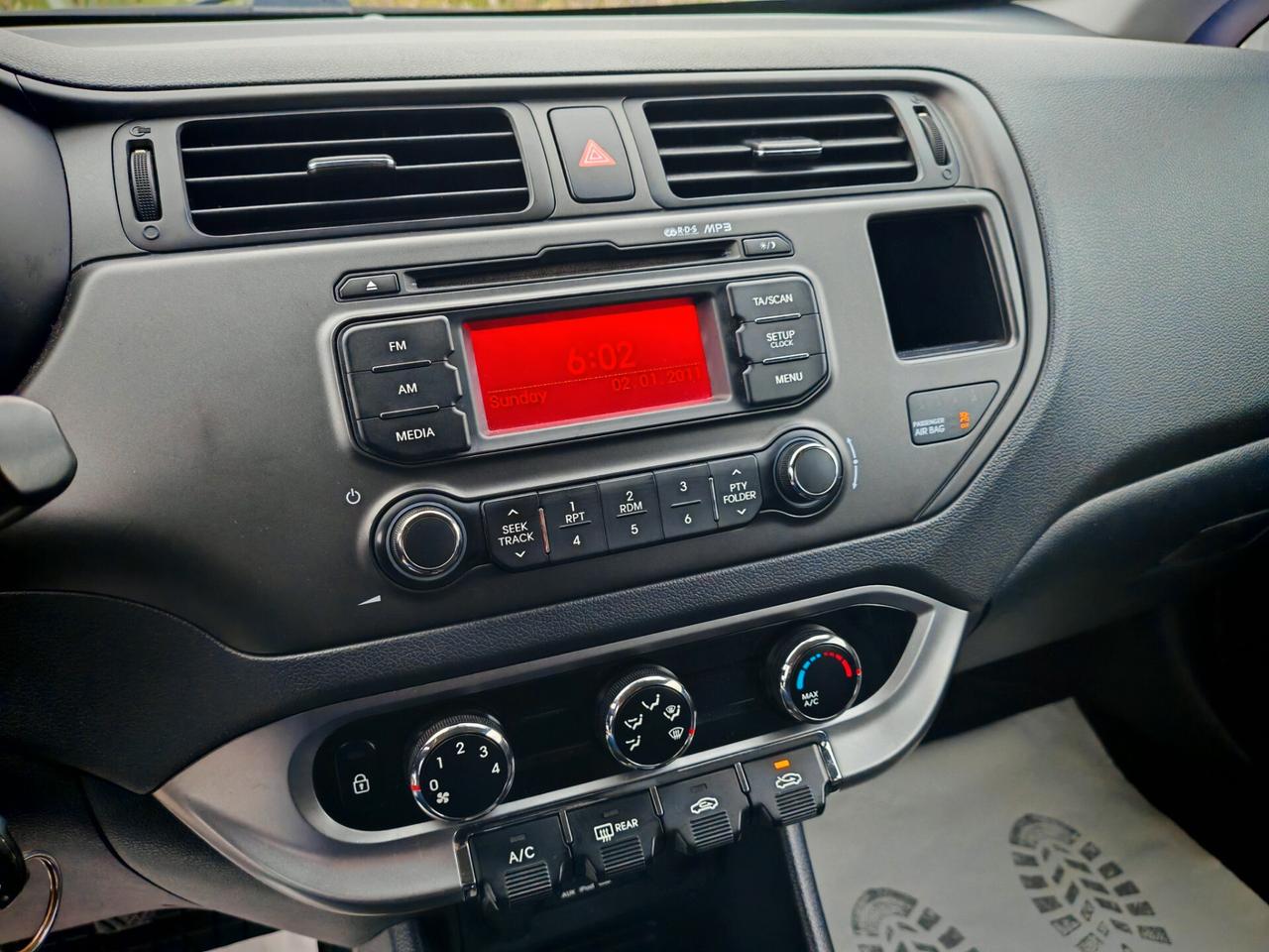 Kia Rio 1.1CRDi EX Plus Full Optional 2013