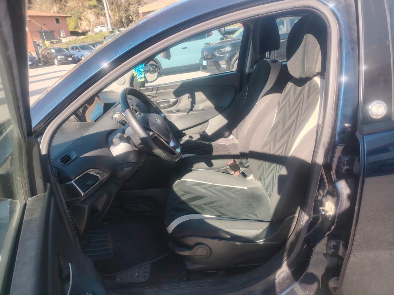Lancia Ypsilon 1.2 69 CV 5 porte Platinum