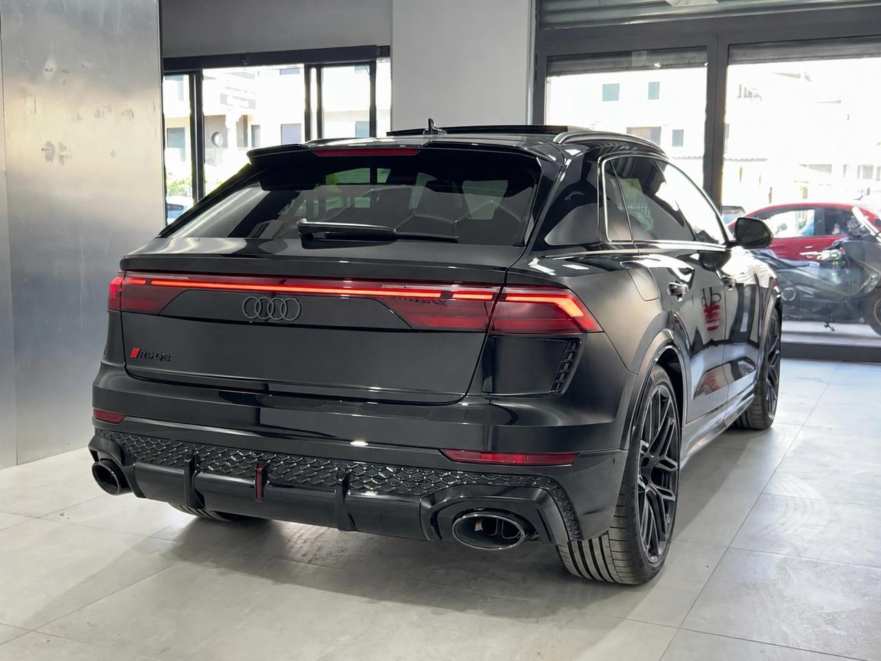 Audi Q8 RS TFSI V8 quattro tiptronic