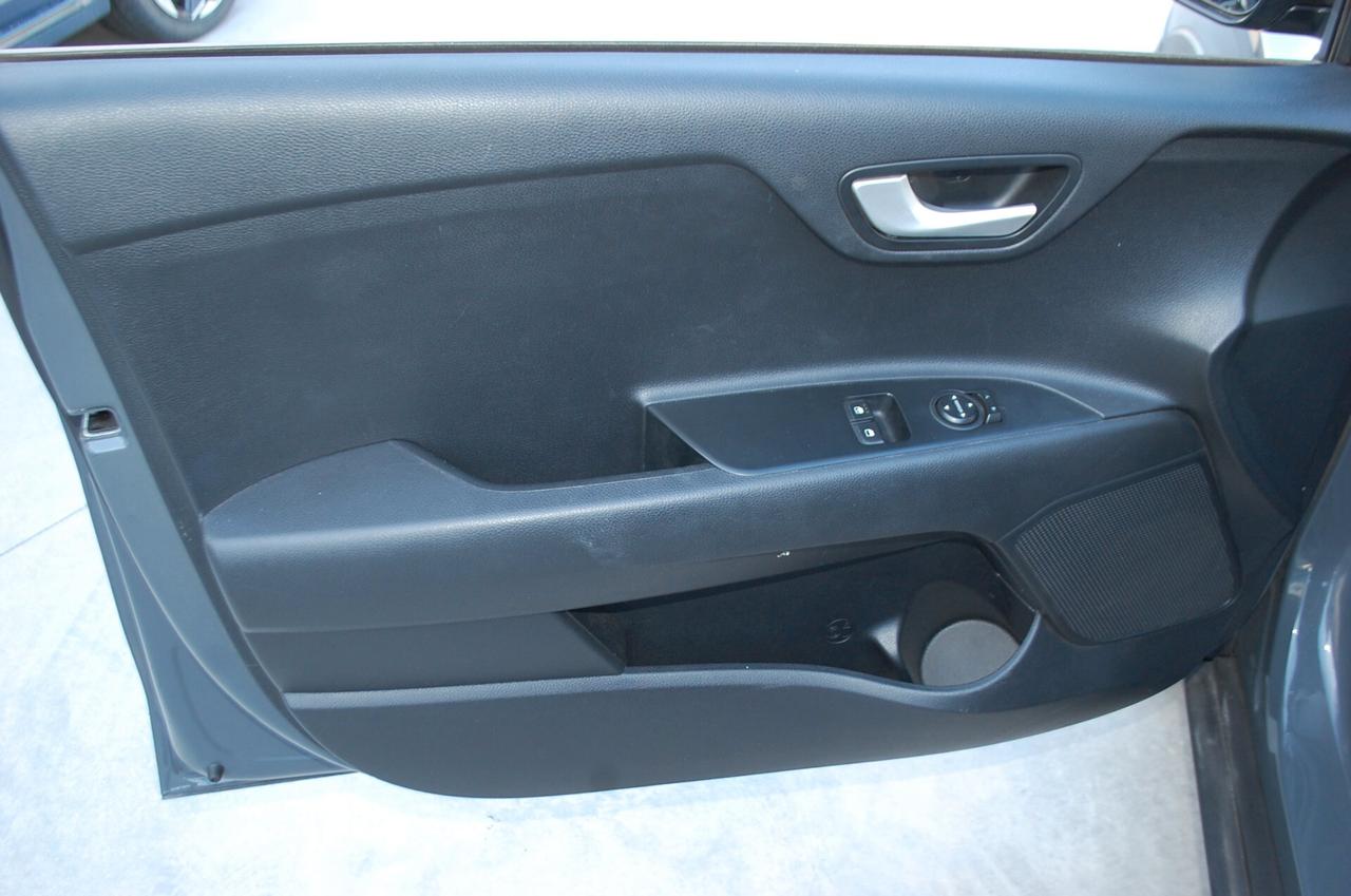 Kia Stonic 1.2 dpi 84CV Urban Smart Pack Uff Italy USB