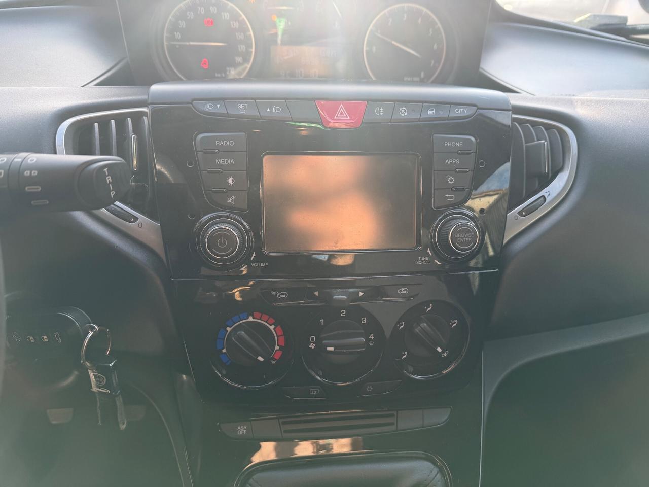 Lancia Ypsilon 1.2 69 CV 5 porte S&S Platinum