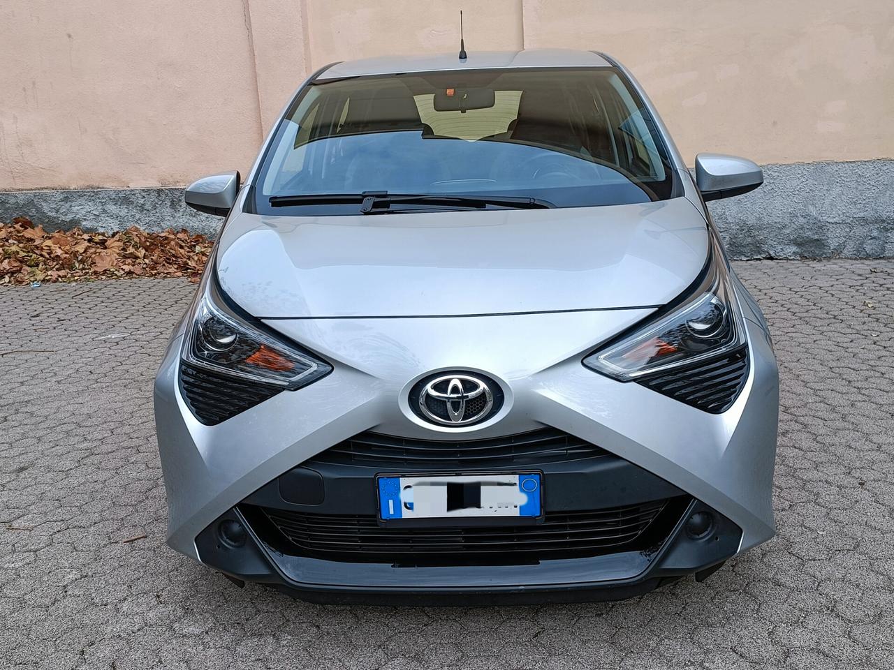 Toyota Aygo Connect 1.0 VVT-i 72 CV 5 porte x-play MMT