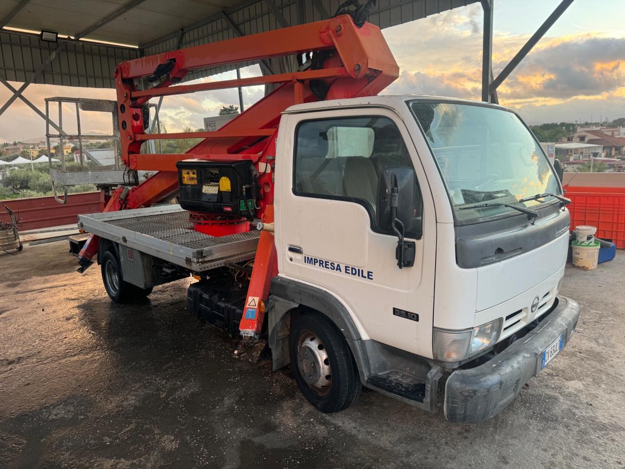 Nissan Cabstar Piattaforma aerea Socage 22 metri su Nissan