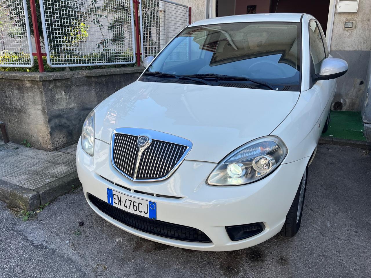 Lancia Ypsilon 1.4 Unyca Ecochic GPL FINE 2012