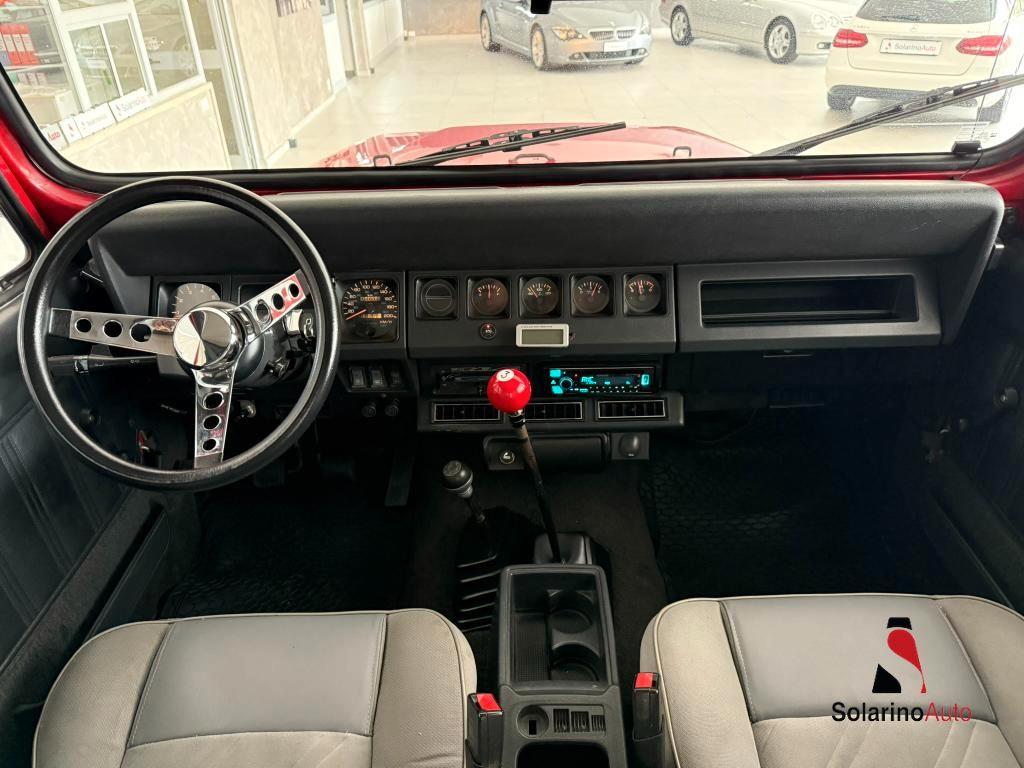 Jeep Wrangler Hard Top 4.0 Laredo autocarro