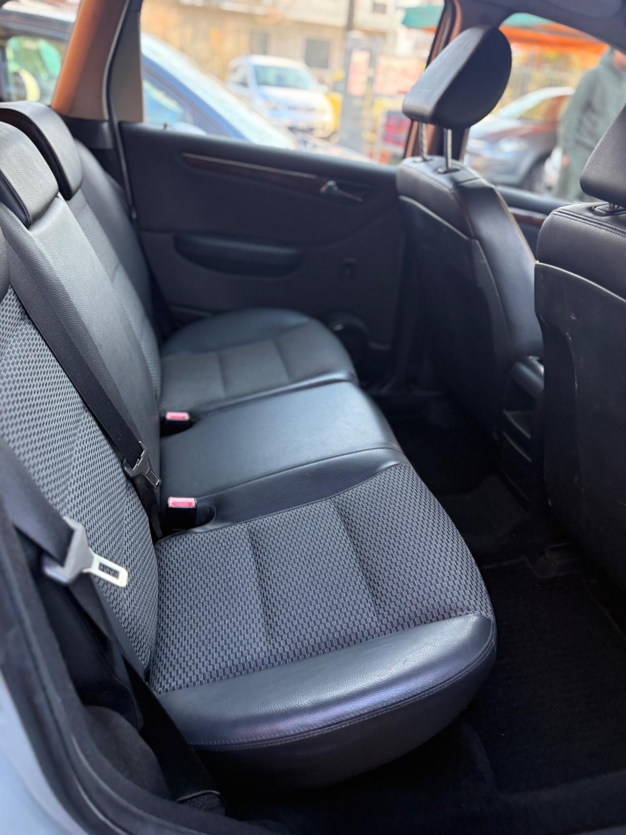 Mercedes-benz B 180 NGT BlueEFFICIENCY Premium