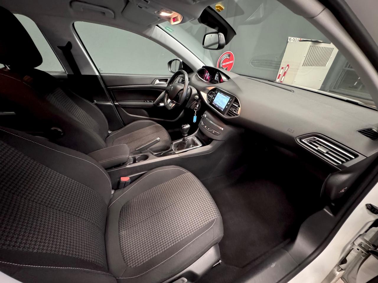 Peugeot 308 BlueHDi 100 S&S SW Business