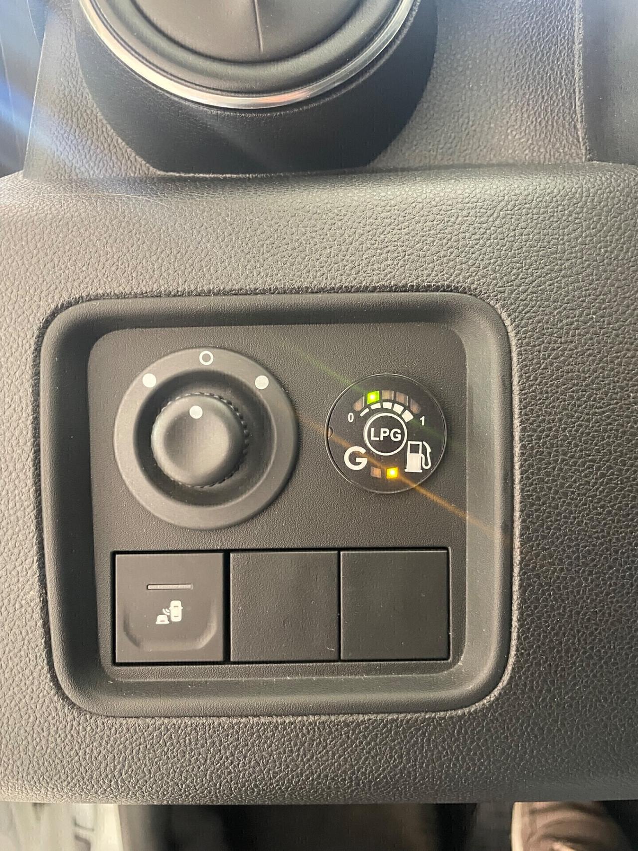 DACIA DUSTER 1.6 SCe GPL 4x2 TECHROAD 90.000 KM