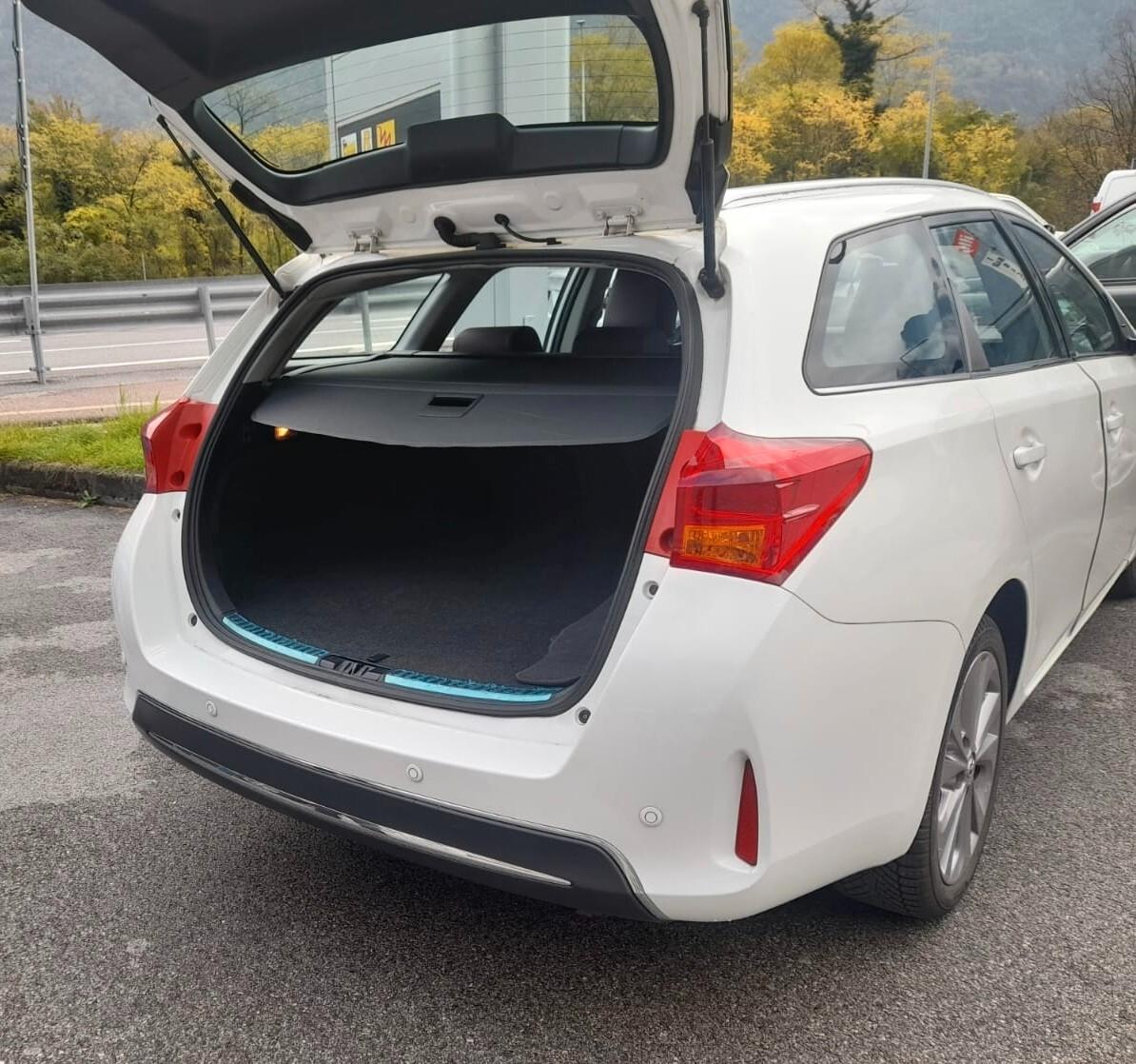 Toyota Auris Touring Sports 1.8 Hybrid Lounge