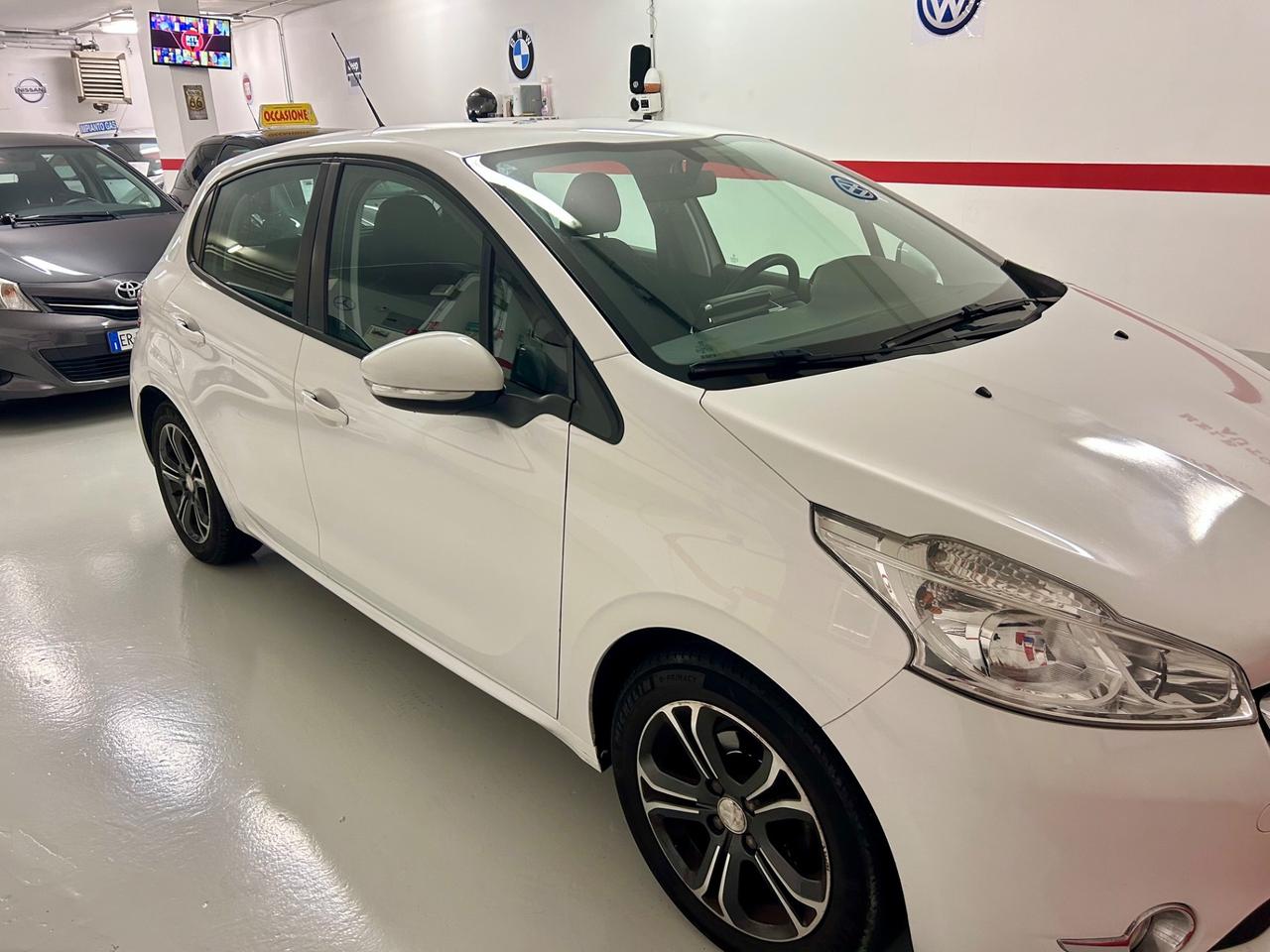 Peugeot 208 PureTech 82 5 porte Allure