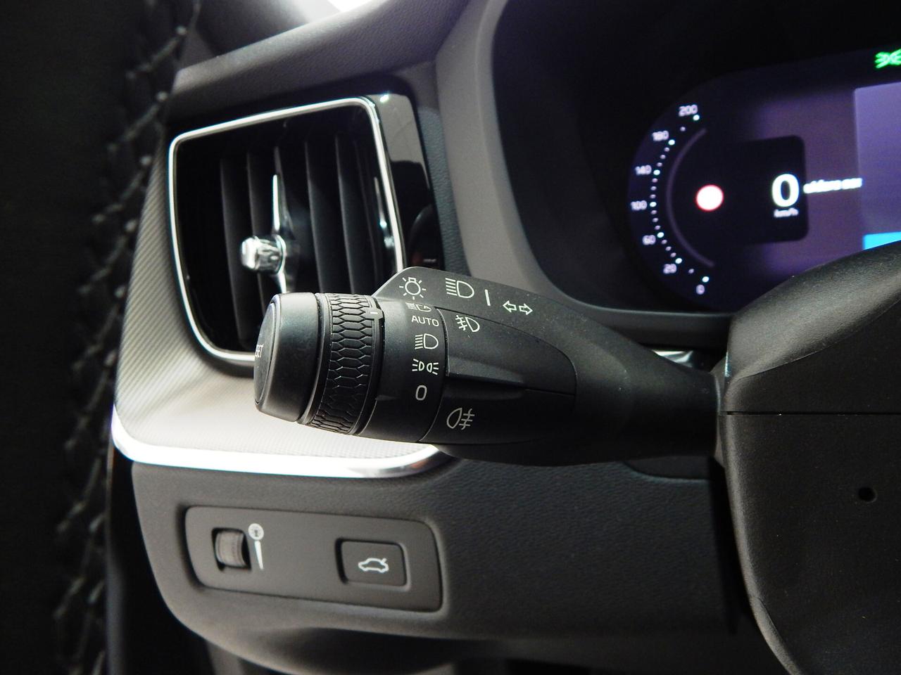 Volvo XC60 2.0 b4 R-Design AWD Aut. TETTO-NAVI-PELLE-PARK-LED