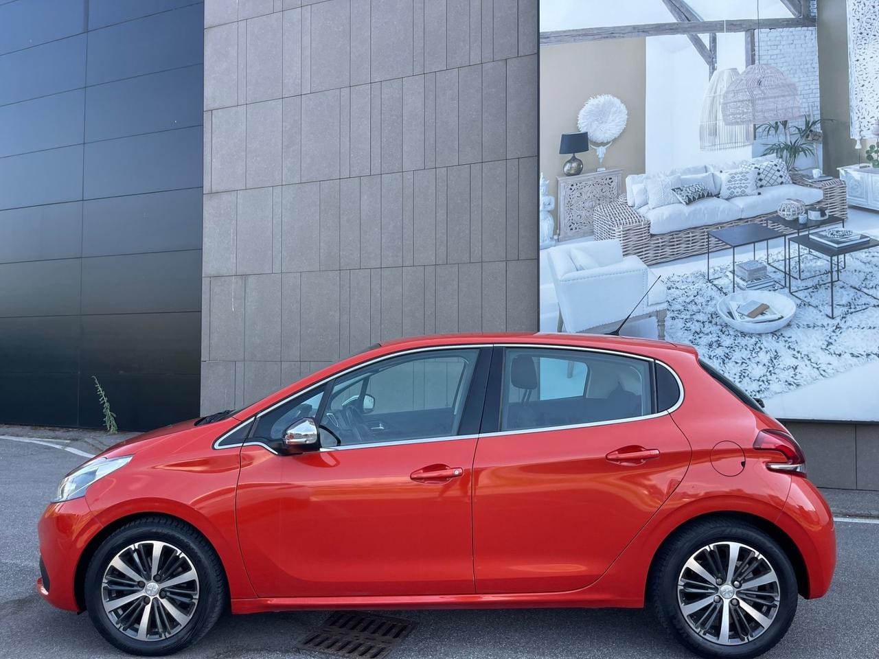 Peugeot 208 PureTech 82 5 porte Allure