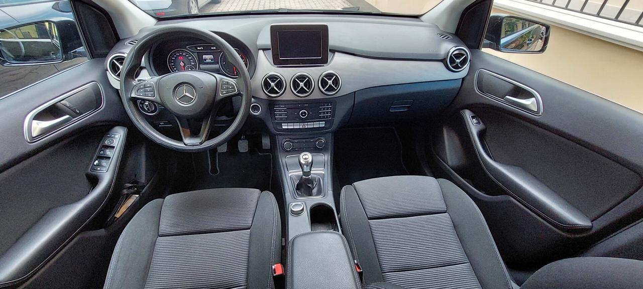MERCEDES B180 PREMUIM 1,5 DIESEL 110 CV NAVI TELEFONO RETROCAMERA FULL FULL