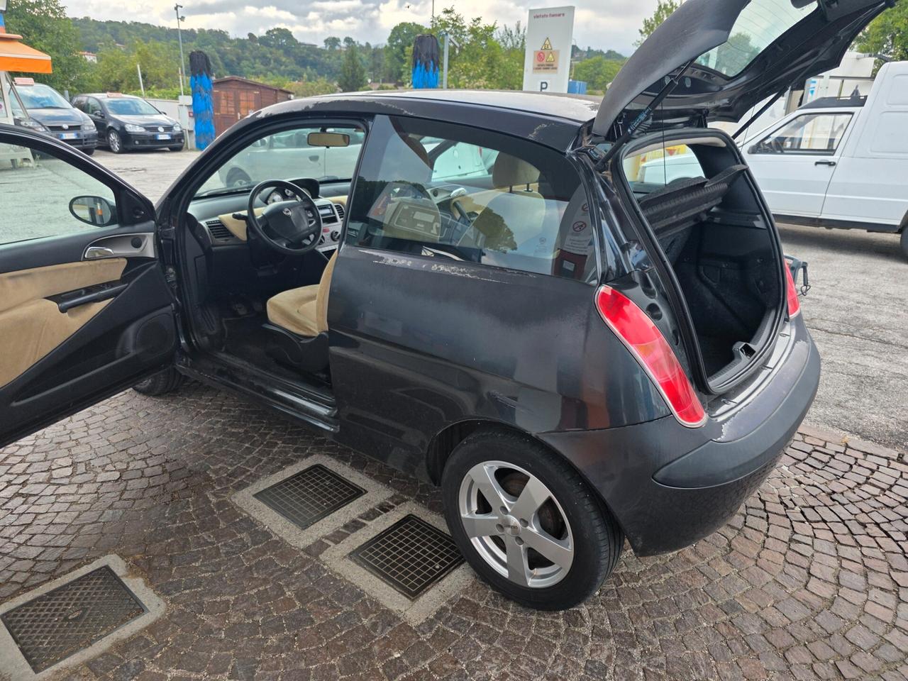 Lancia Ypsilon 1.3 Multijet 16V con 209.000km Neopatentati ok