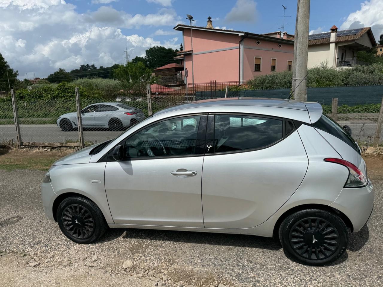 Lancia Ypsilon 1.2 69 CV 5 porte Elle NEOPATENTATI