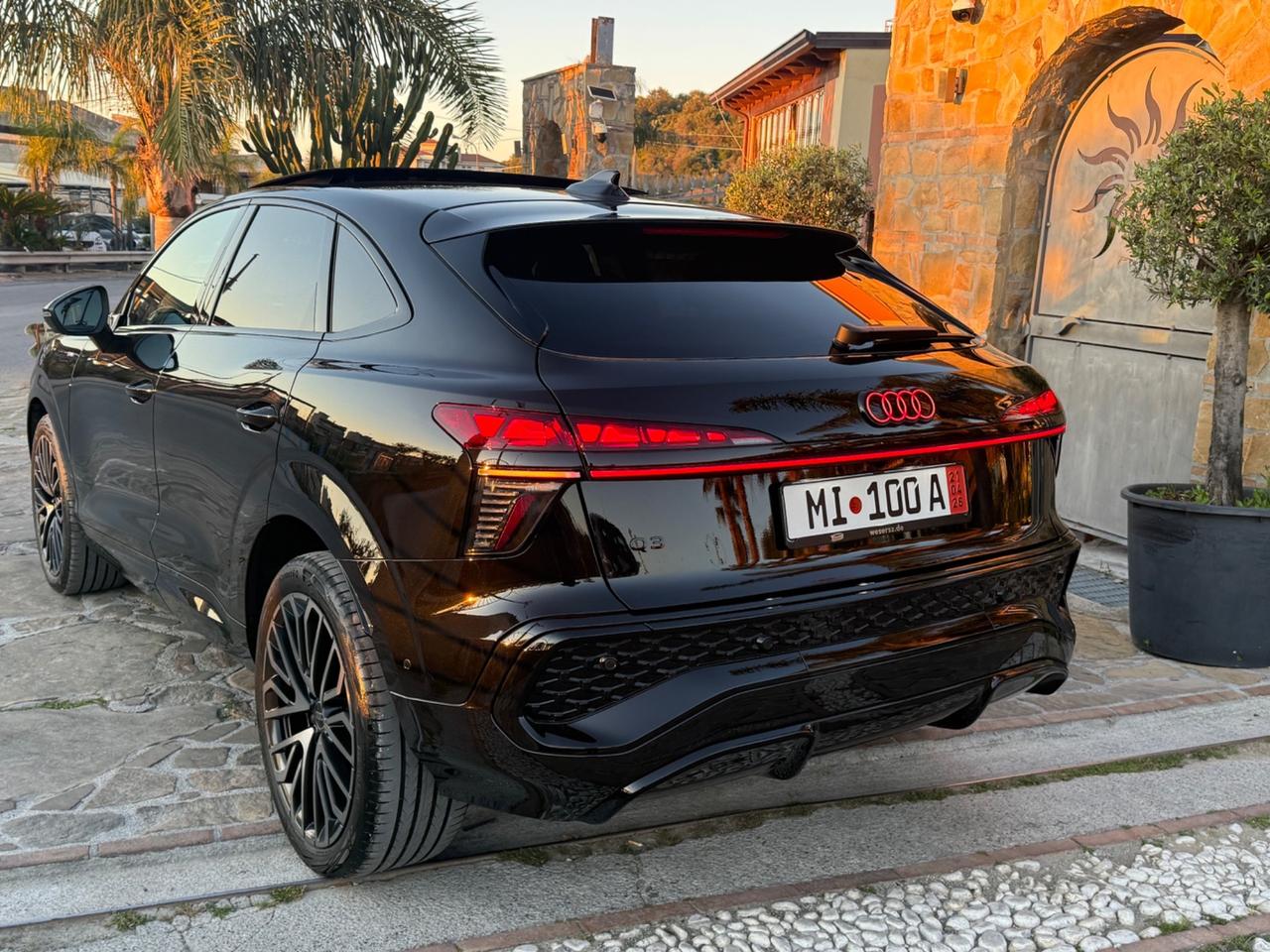 Audi Q3 35 TDI quattro S tronic line Head Up Display Led Pelle Tetto Apribile Navy Camera 360• Matrix