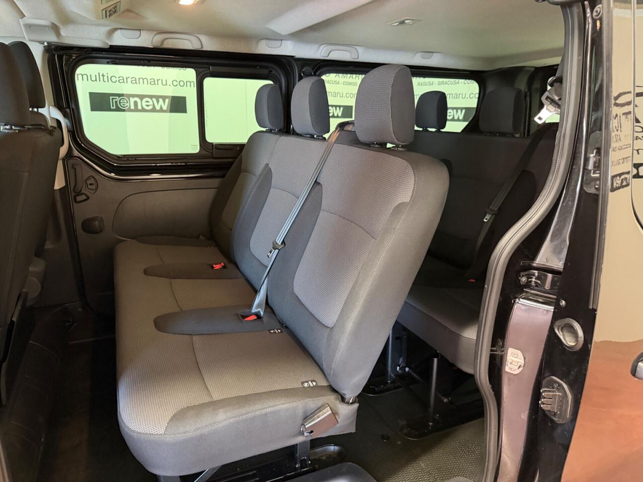 Renault Trafic passenger 9 Posti