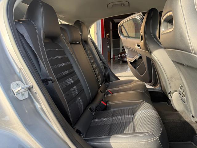 MERCEDES-BENZ GLA 180 d Automatic Sport