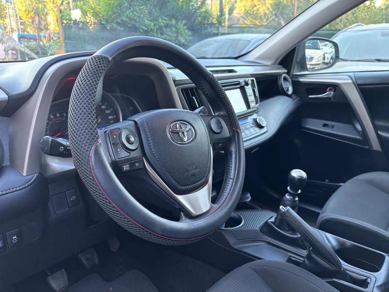 Toyota RAV 4 - 2.0 D-4D Style White Ed.